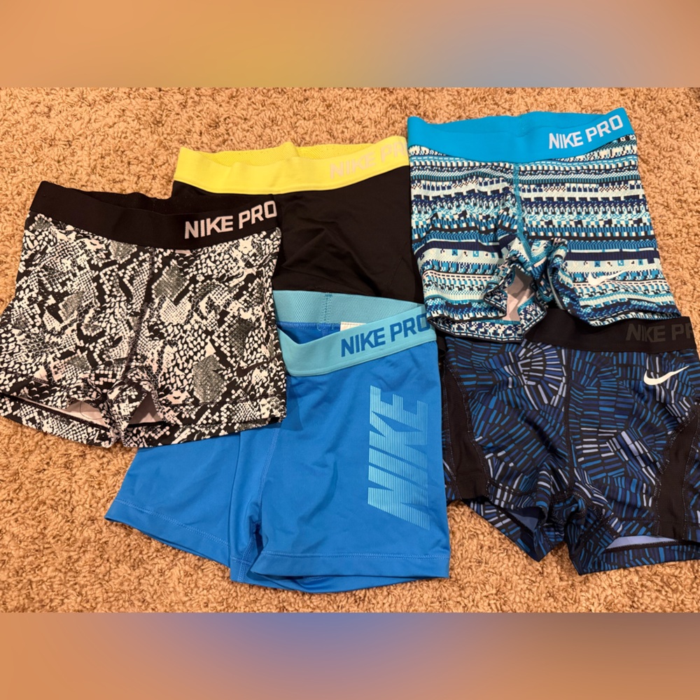Nike pro lot women’s XS 5 pairs